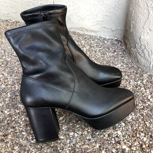 Divided Black Chunky Platform Smooth Heels Size 8.5